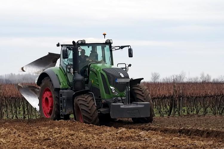 Mezőgazdasági tevékenység traktorral