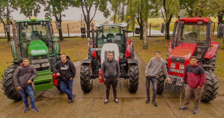 diákok, traktorok