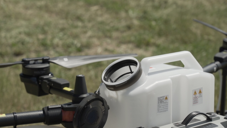 Drónra szerelhető 10 literes tartály