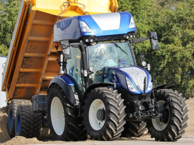 New-Holland-T5.140-H2-Dual-Power hidrogén-gázolaj üzemű traktor