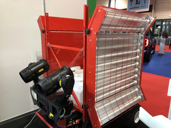XAG R 150 2022 mezőgazdasági robotra szerelt fénycsőpanelek