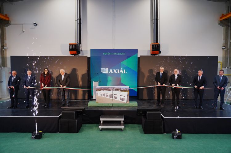 Axiál műhelycsarnok-átadás Szekszárd