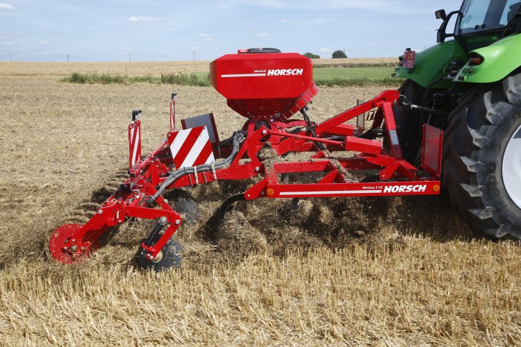 Terrano 3 FX – Alapművelés és takarónövény-vetés egy menetben