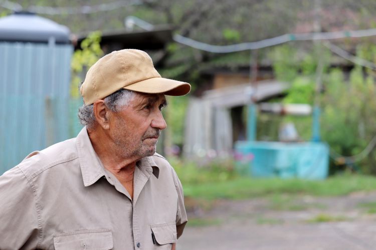 szomorú termelő kisgazda