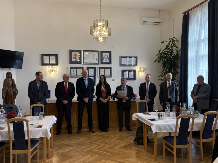 Köszöntő a Kunszentmiklósi Városháza dísztermében