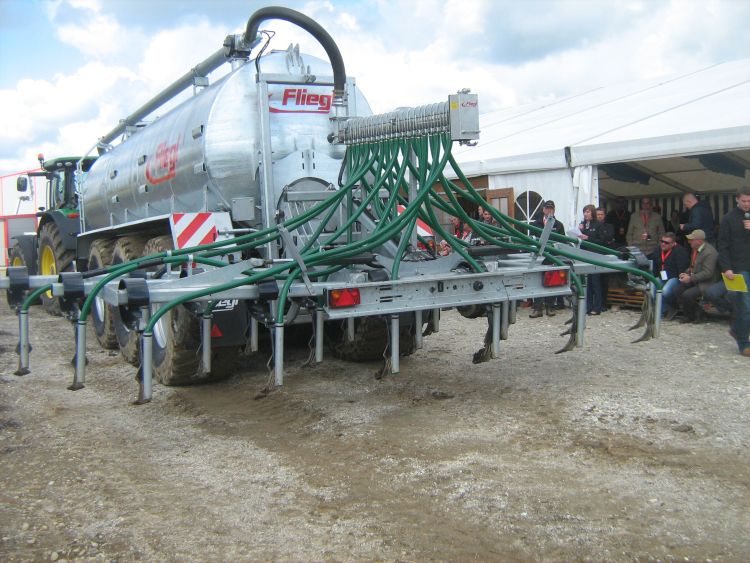 Tárcsás talajba juttató adapter