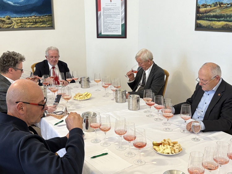 A legjobb rozébor kiválasztása: munkában a csúcszsűri