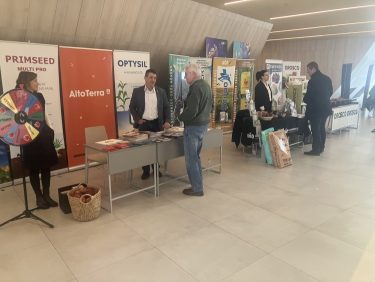 Agrárágazat Tudástár: Posztharveszt kezelés – A posztharveszt (betakarítás utáni) kezelés a termény válogatásának, előhűtésének, tisztításának, csomagolásának és tárolásának összessége, amely alapvetően meghatározza az eltarthatóságot, a minőségromlás sebességét és azt, hogy a betakarított mennyiségből mennyi értékesíthető veszteség nélkül.