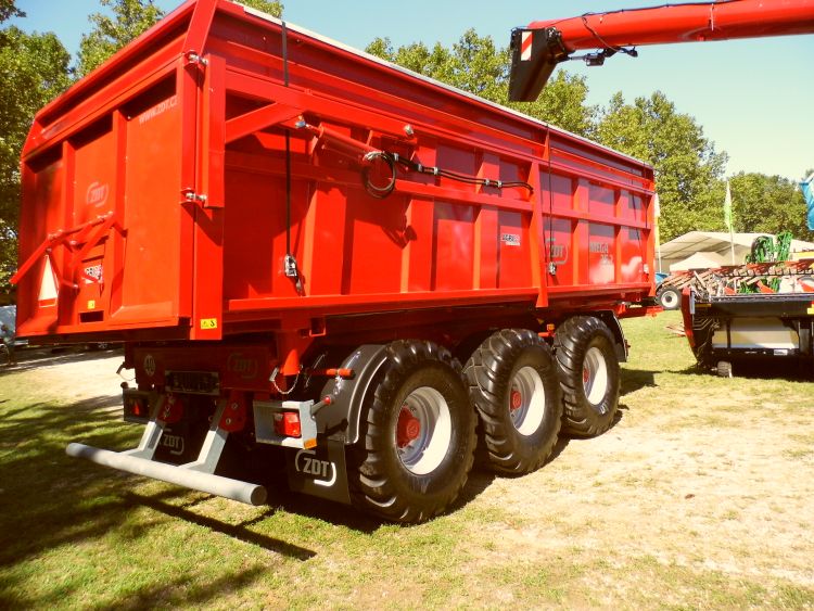 szemszállító pótkocsi