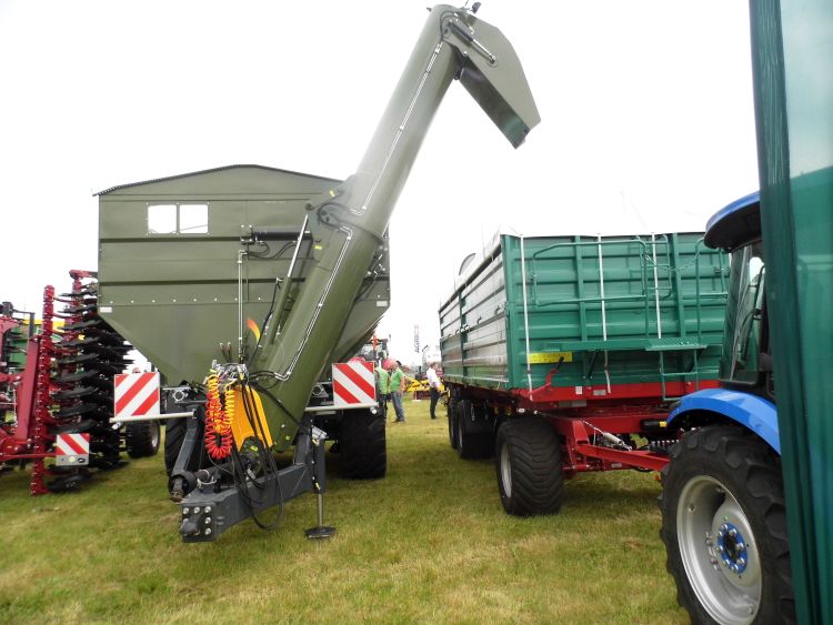 csigás gyűjtő-átrakókocsi