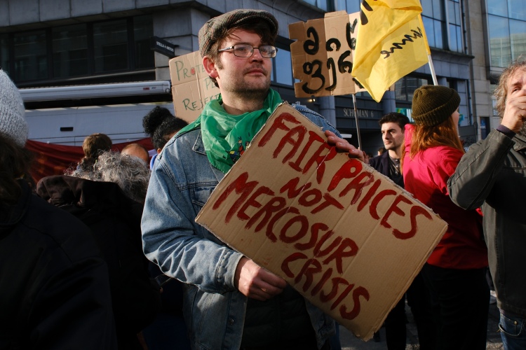 Gúzsba kötve járunk kötéltáncot? A Mercosur veszélyei