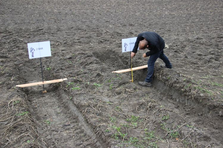 Gumiabroncsnyomás: kulcstényező a traktorok hatékonyságában