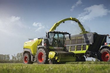 CLAAS JAGUAR 1200 önjáró silózó silózás közben