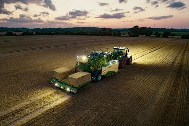 KRONE BIG PACK HDP II nagybálázó szalmabálázás közben