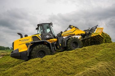 NEW HOLLAND W170D+ Forage Power kerekes rakodó silótérben