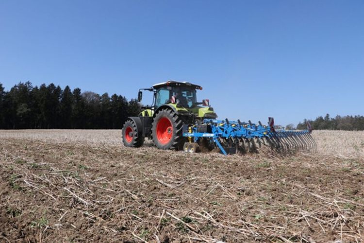 TREFFLER TGA 3X kultivátor talajművelés közben