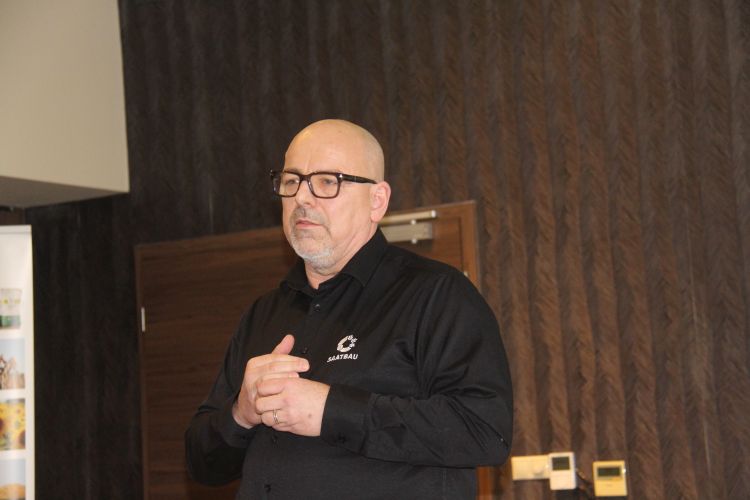 Nánási István, Saatbau Linz