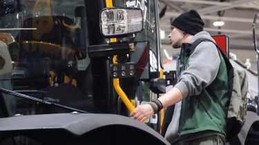 Fiatal gazda AGROmashEXPO mezőgazdasági gépvásár kombájn