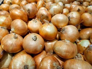 Vöröshagyma a nagybani piacon