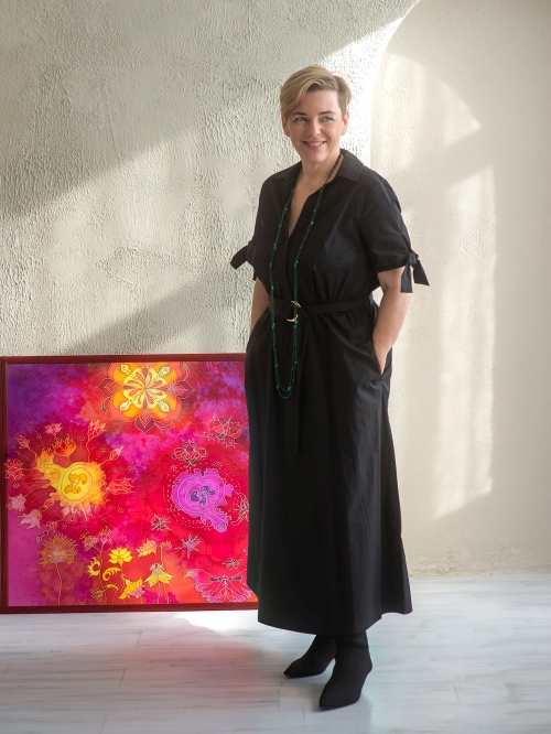 Czipperer Nikolett egyik kedvenc festményével. Fotó: Nufarm