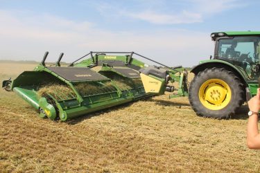 KRONE Swativo rendképző munka közben